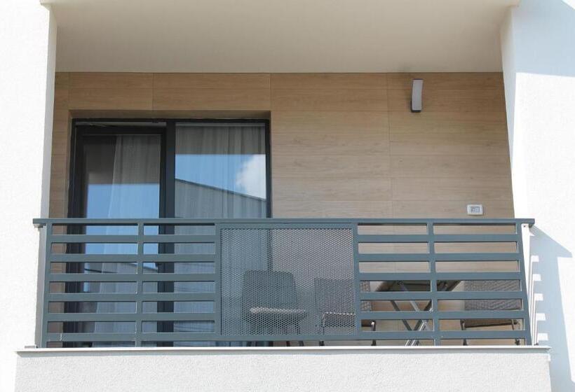 침실 1개 발코니 아파트, Visaj Homes