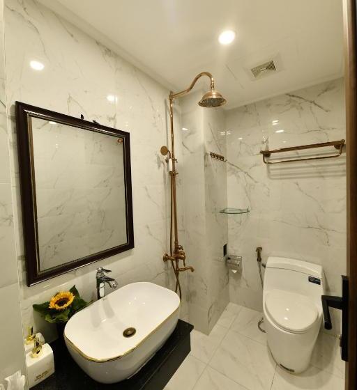 اتاق استاندارد سه نفره, Kingdom Hotel Hanoi