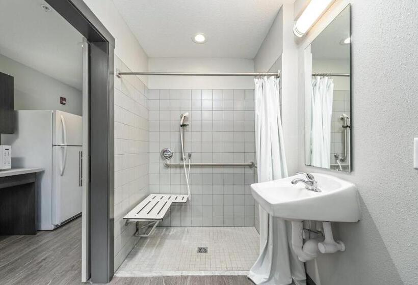 디럭스 스튜디오, Ocala Suites