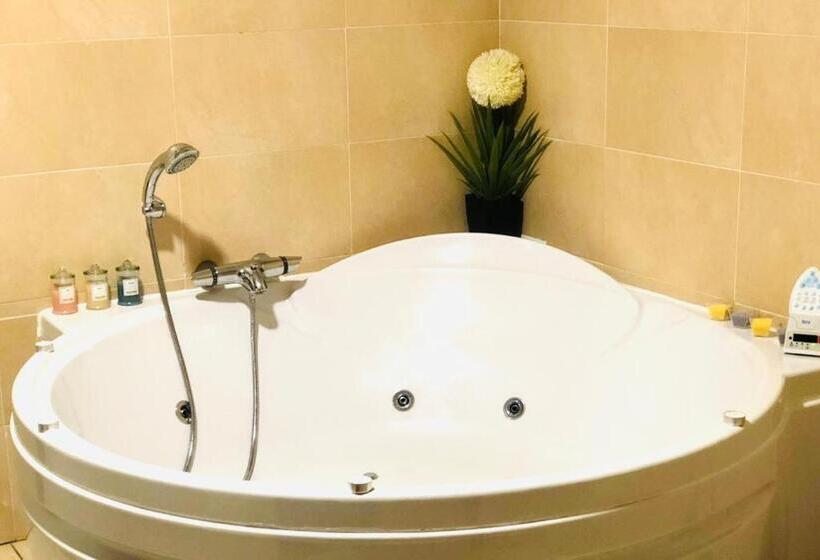 اتاق لوکس با تخت بزرگ, Tierra