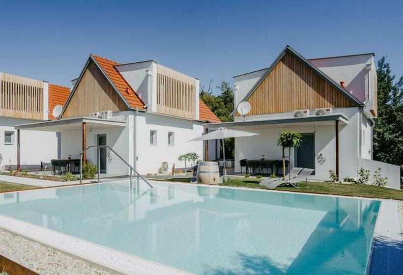 Апартаменты 1 Спальня Вид на Бассейн, Weinberg Chalet 2