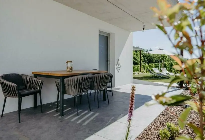 プールの見える１ベッドルームアパートメント, Weinberg Chalet 2