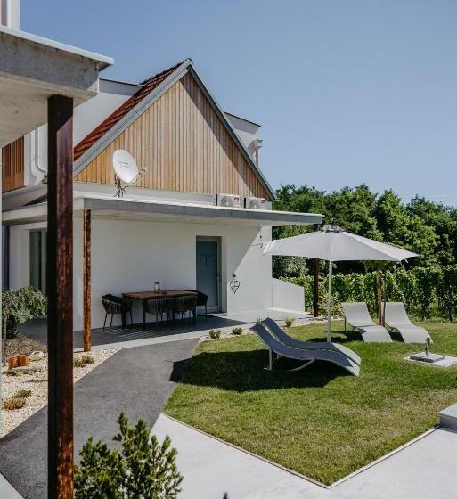 Апартаменты 1 Спальня Вид на Бассейн, Weinberg Chalet 2