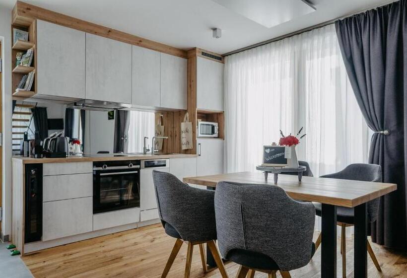Апартаменты 1 Спальня Вид на Бассейн, Weinberg Chalet 2