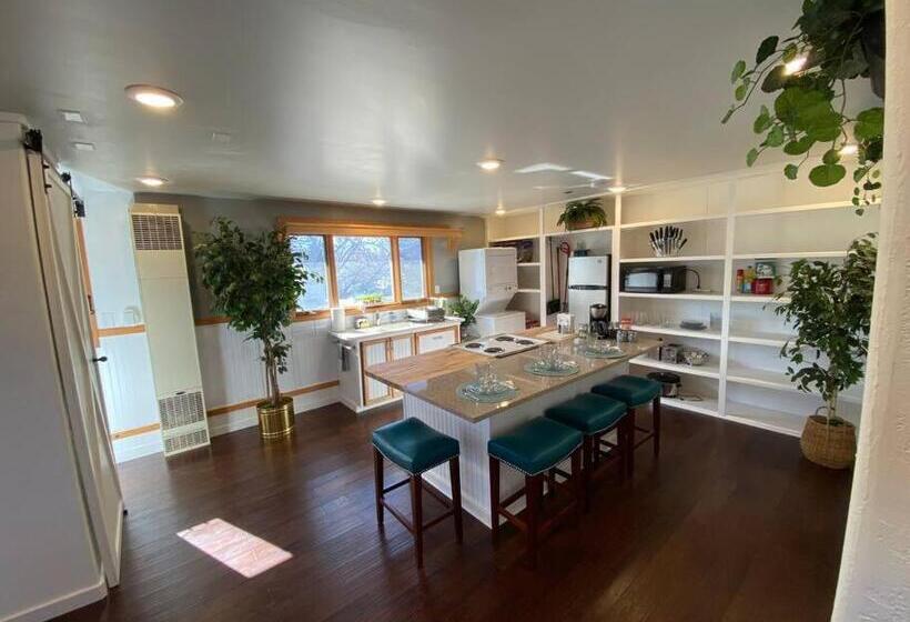 Студио Стандарт Кровать Кинг, Roof Top Stay, King Size Bed, Views Of Loveland