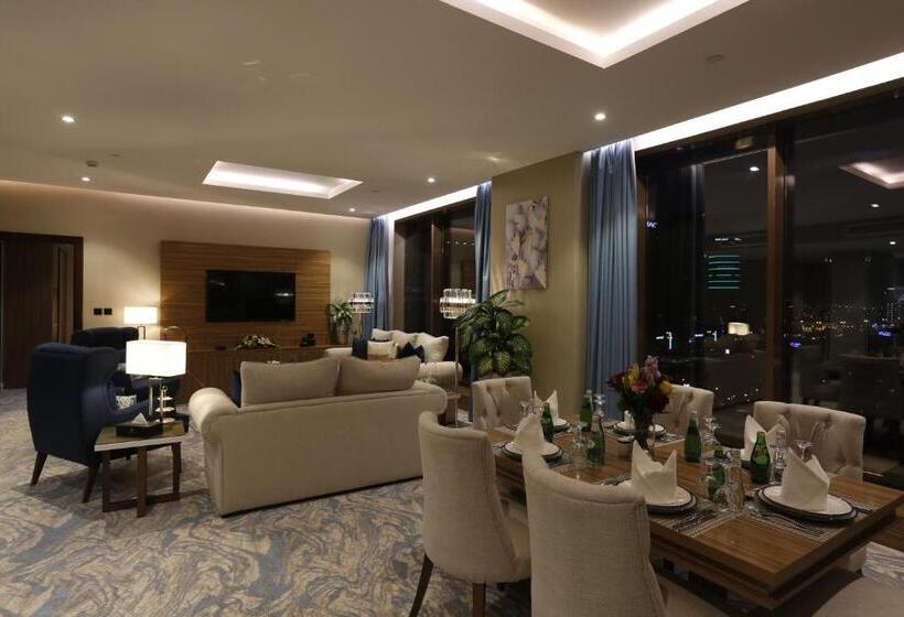 סוויטה מלכותית, Cantonal Hotel By Warwick