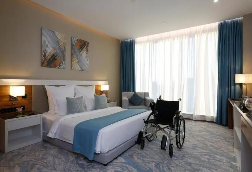 Standard Room King Bed Adapted for people with reduced mobility