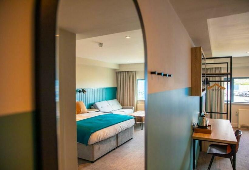 スタンダードトリプルルーム, The Lake House