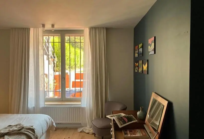 اتاق استاندارد با چشم‌انداز باغ, Maison Henri Namur