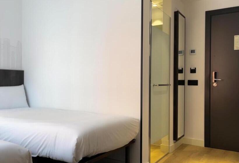 غرفة قياسية, HS Madrid Centro Atocha