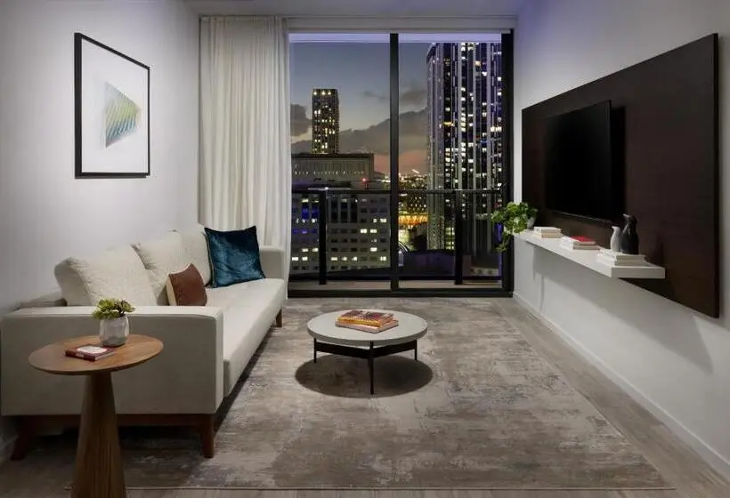Suite King Bed