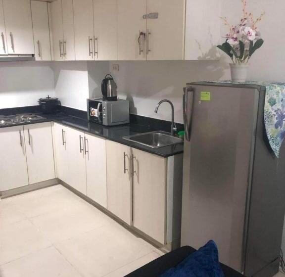 إستديو قياسى مطل على حمام السباحة, Yhanz Z Sea Residences