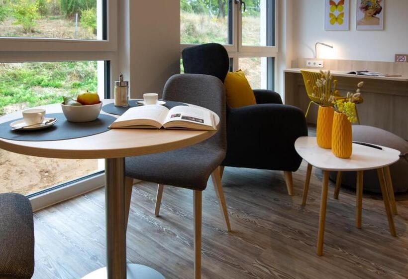 ガーデンビューのスタンダードワンルーム, Livin63 Studio Apartments