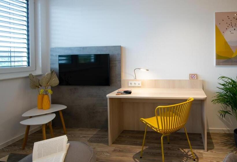 スーペリアスタジオ, Livin63 Studio Apartments