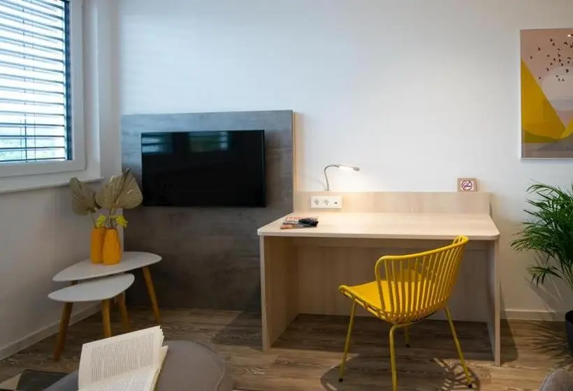 Superior-studio, Livin63 Studio Apartments