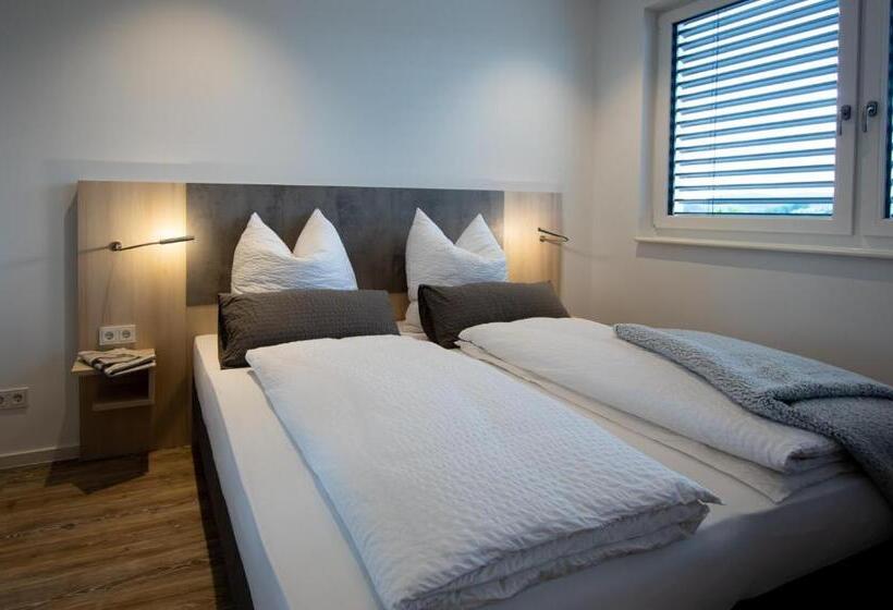 スーペリアスタジオ, Livin63 Studio Apartments