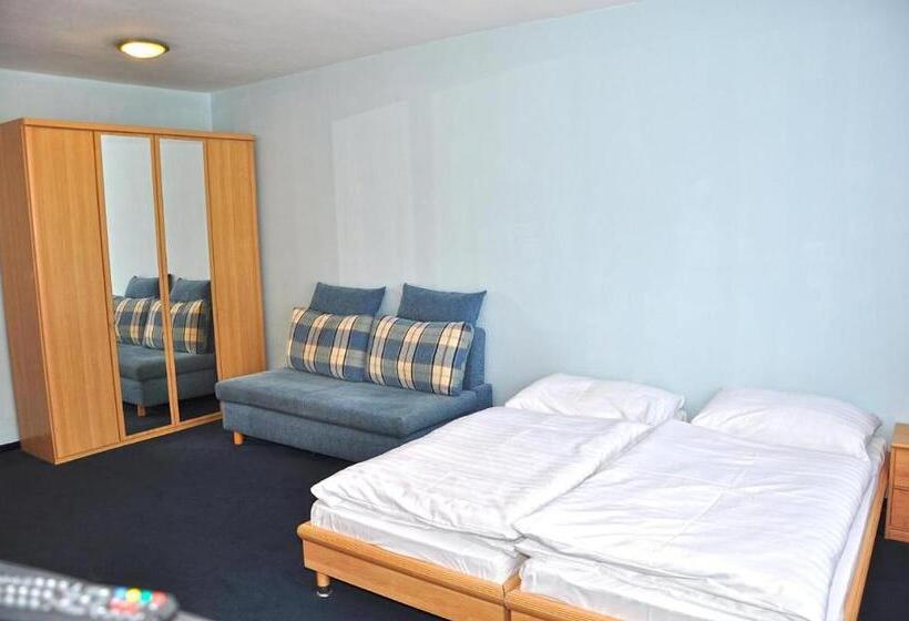 スタンダードスタジオ, Penzión Antares