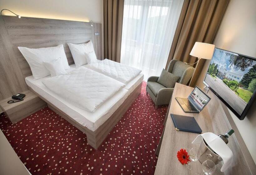 Háromágyas Standard Szoba, Ea Hotel Kraskov