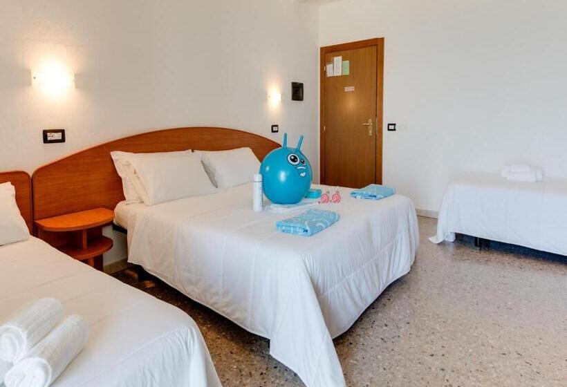 חדר סטנדרט לארבעה נוף לים, Adler