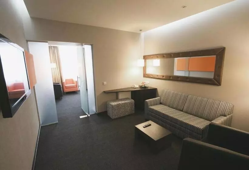 سوییت سوپریور, City Park Hotel By Chm