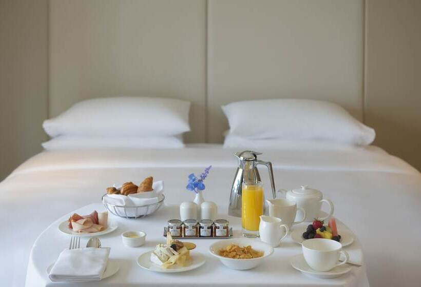 Номер Клуб, Hyatt Regency Dubai Creek Heights