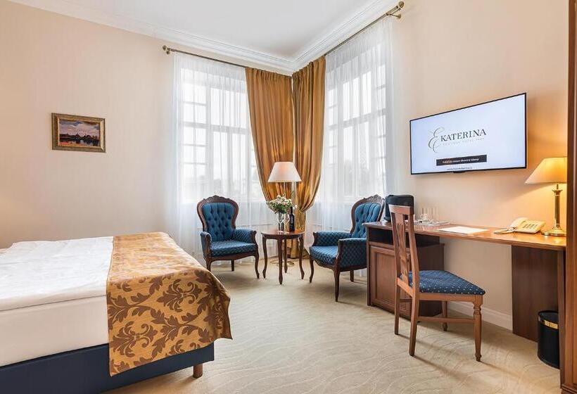 غرفة قياسية, Katerina