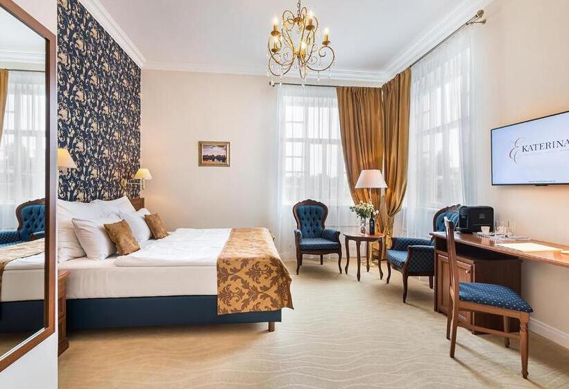 غرفة قياسية, Katerina