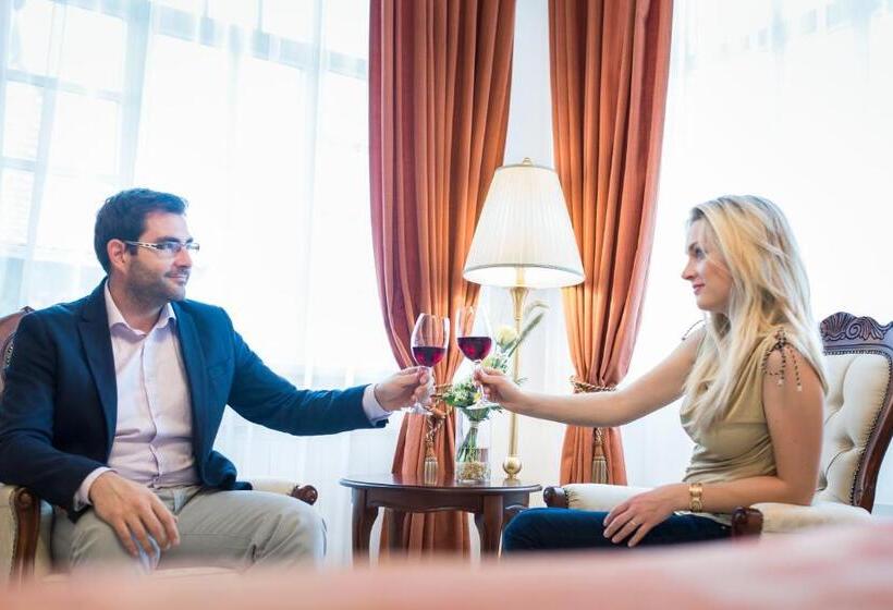 غرفة قياسية, Katerina