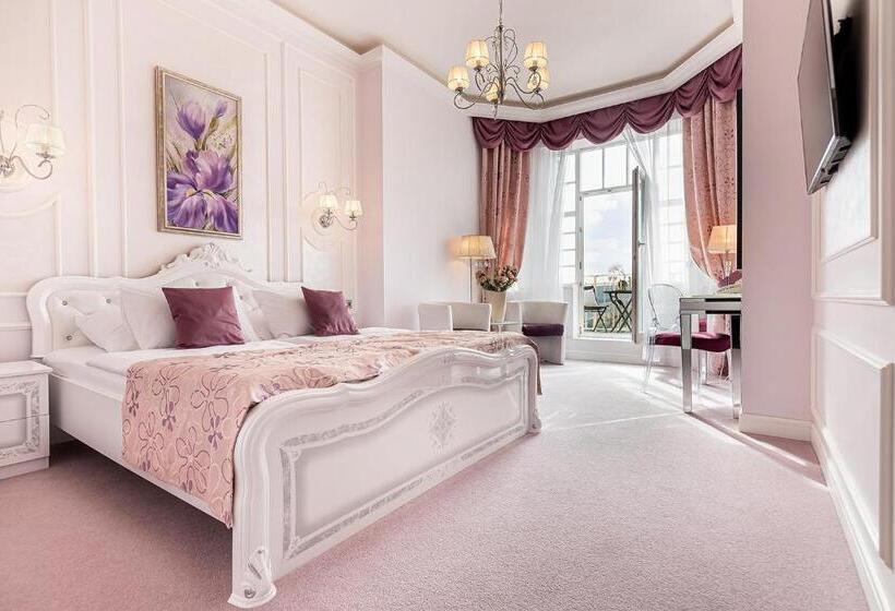 غرفة سوبيريور, Katerina