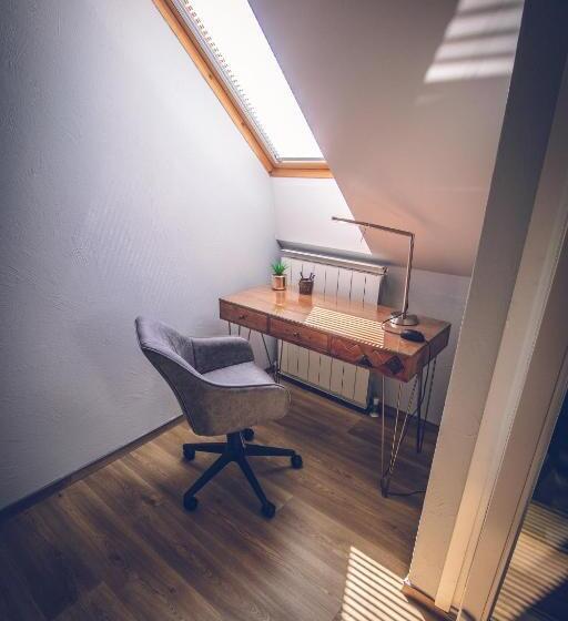 شقة دور أخير غرفة نوم واحدة, Katerina