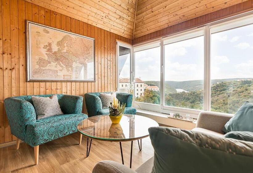 شقة دور أخير غرفة نوم واحدة, Katerina