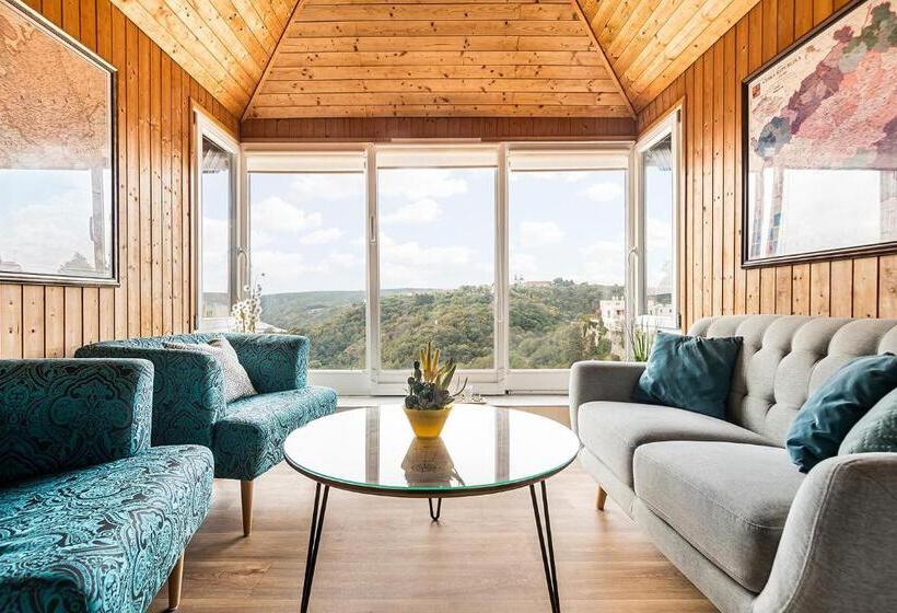 شقة غرفة واحدة, Katerina