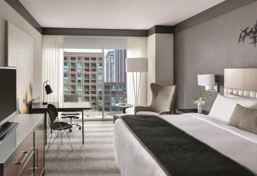 디럭스 룸 킹사이즈 침대, Loews Chicago