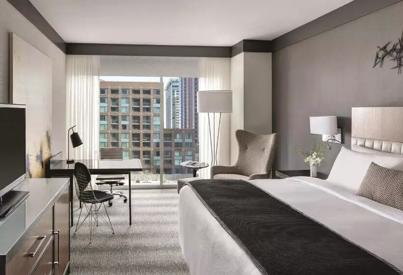 キングサイズベッドのスーペリアルーム, Loews Chicago
