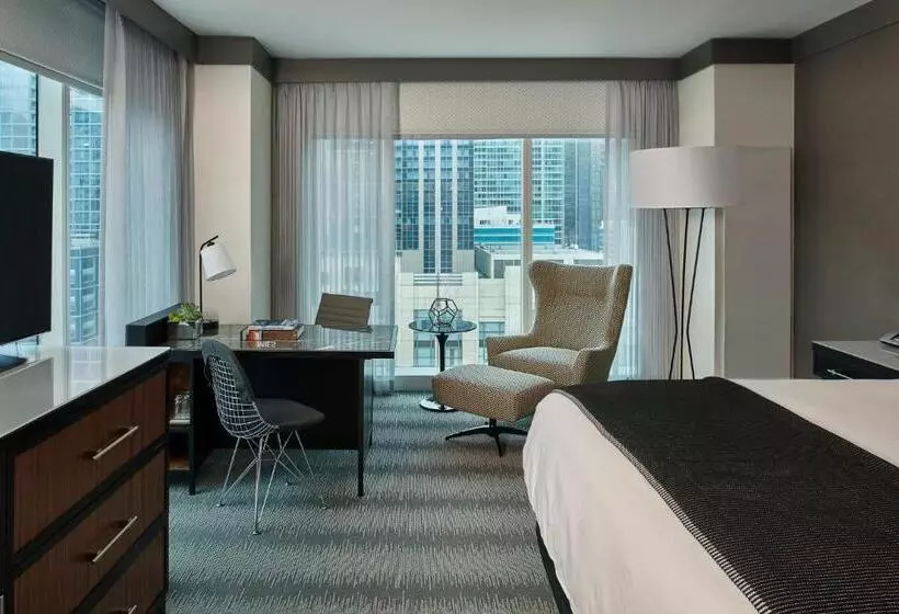 キングサイズベッドのスタンダードルーム, Loews Chicago