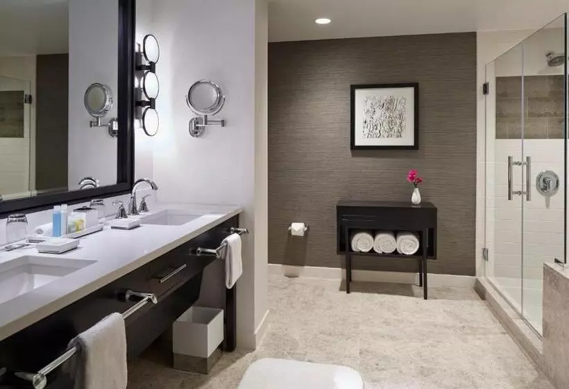 ジュニアスイート, Loews Chicago