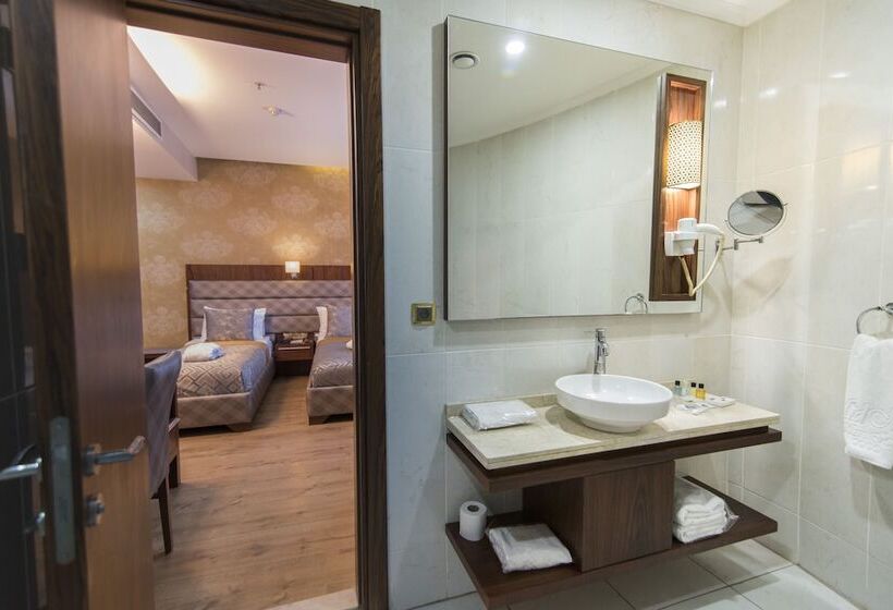 اتاق استاندارد سه نفره, Midmar Deluxe