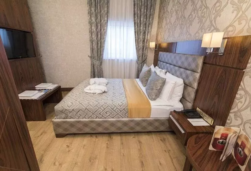 Economy Room