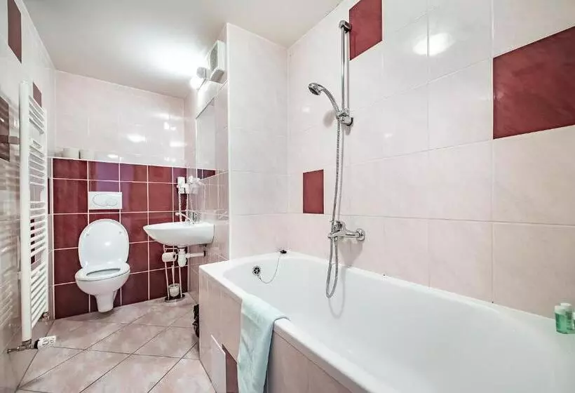 Familien Suite, Spolcentrum