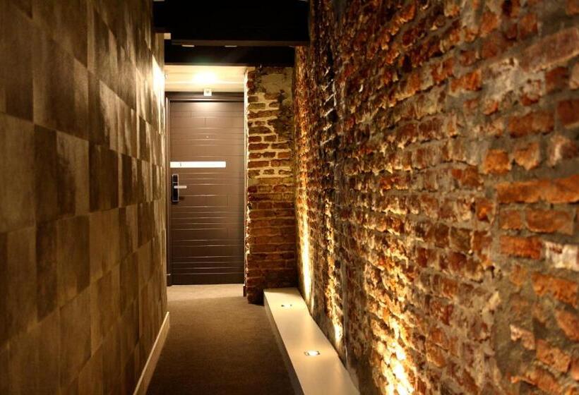 غرفة قياسية, T Keershuys