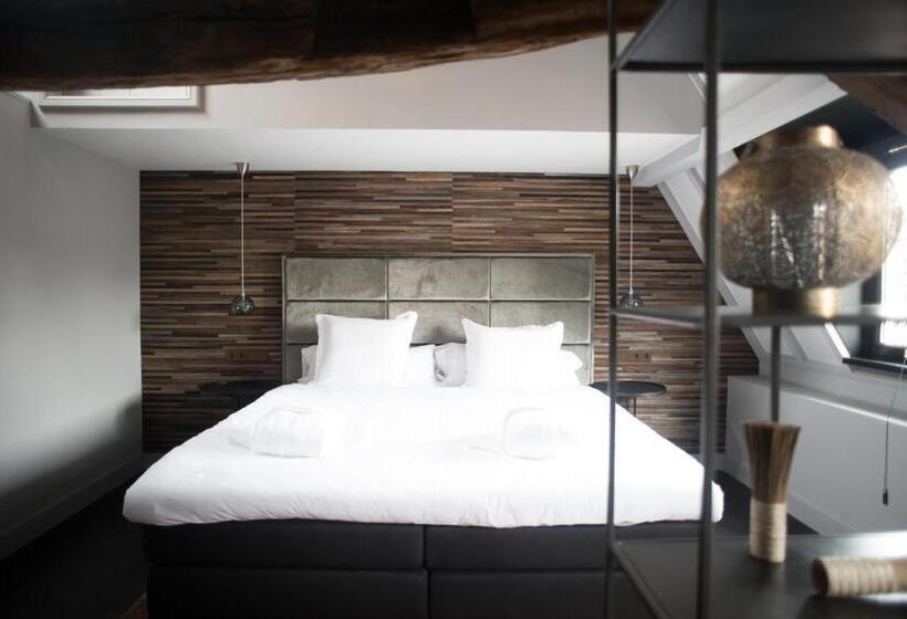 جناح ملكى, T Keershuys