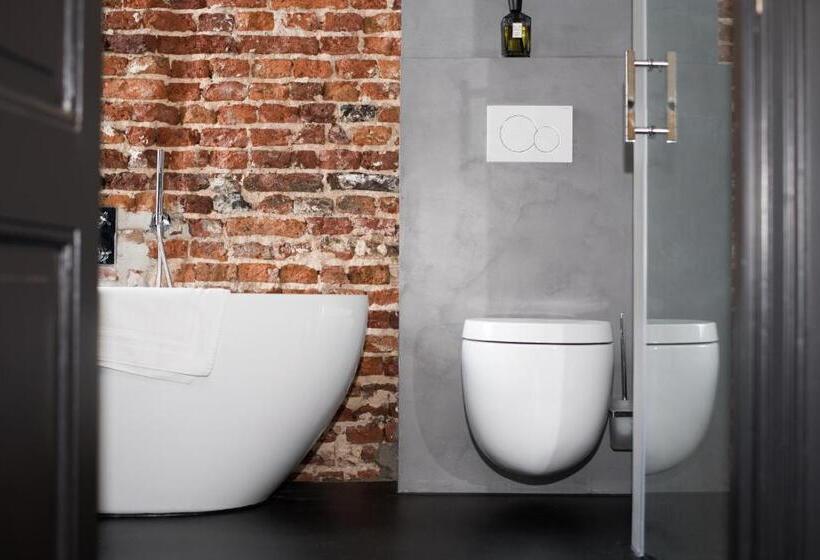 جناح ملكى, T Keershuys