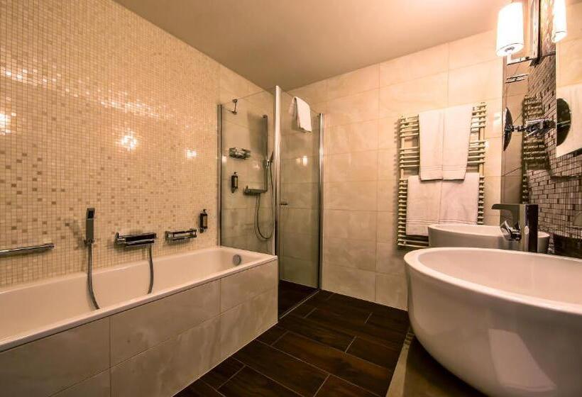 سوییت پرستیژ, Prestige Hotel Budapest