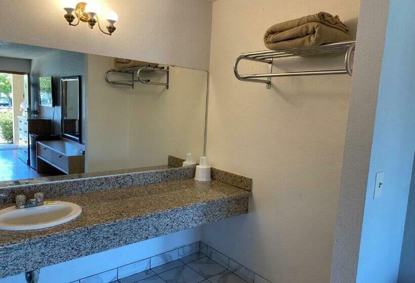 キングサイズベッドのスタンダードルーム, Howard Johnson By Wyndham Azusa