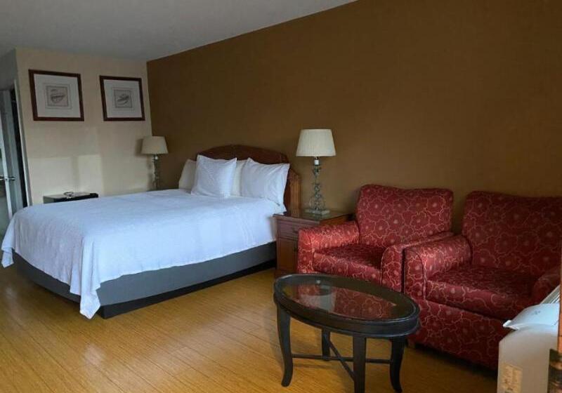 キングサイズベッドのデラックスルーム, Howard Johnson By Wyndham Azusa