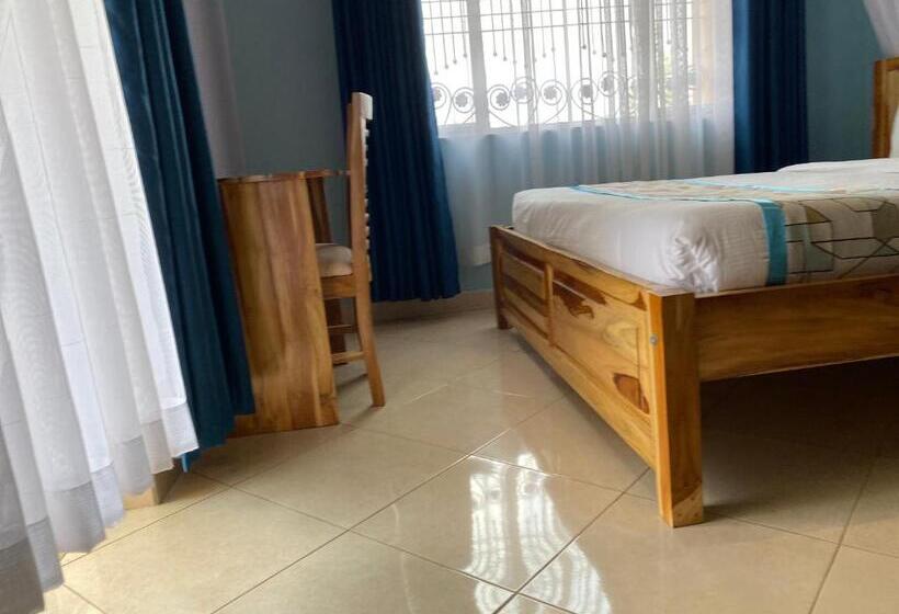 اتاق استاندارد یک نفره, Mary Keeri Suites