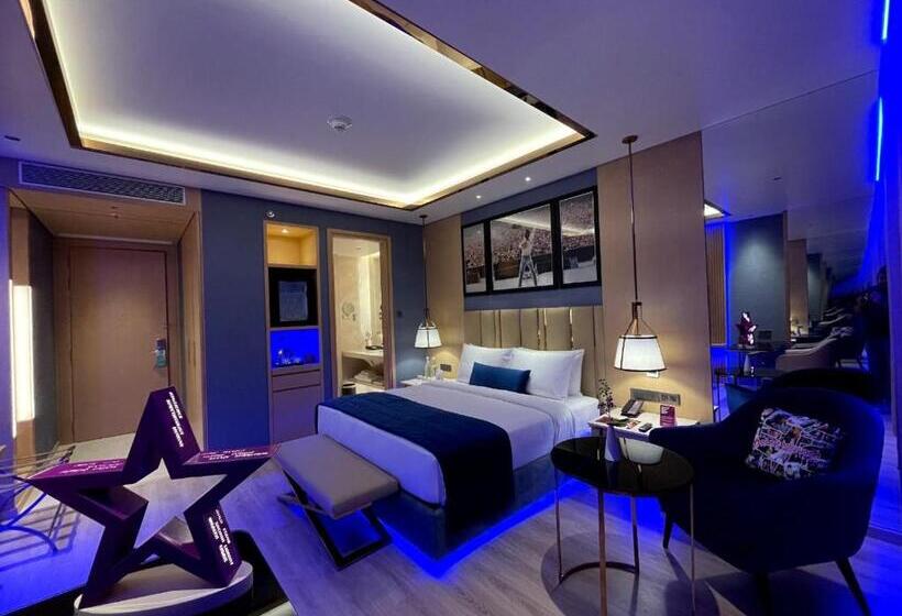 Номер Superior Кровать Кинг, Planet Hollywood Thane