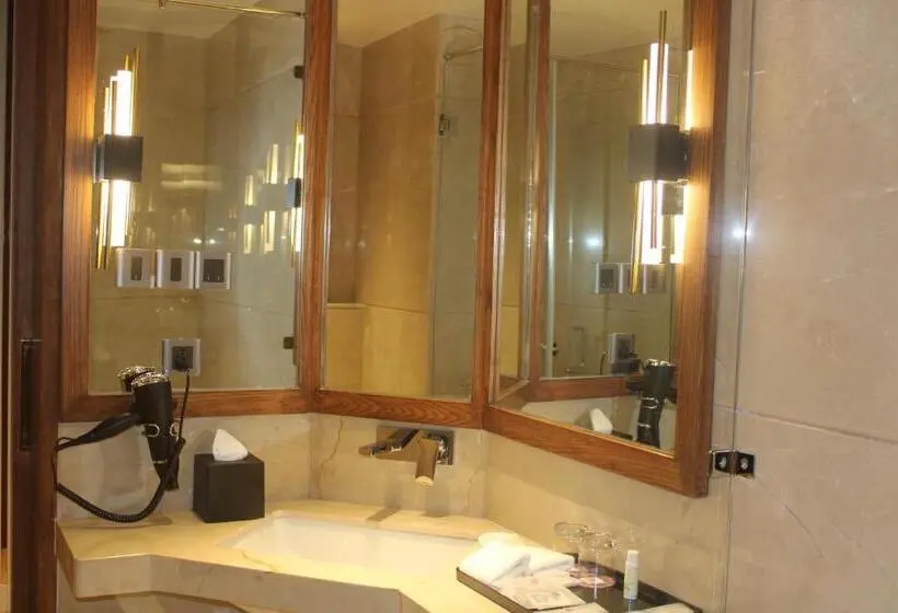 Suite Executive, Planet Hollywood Thane