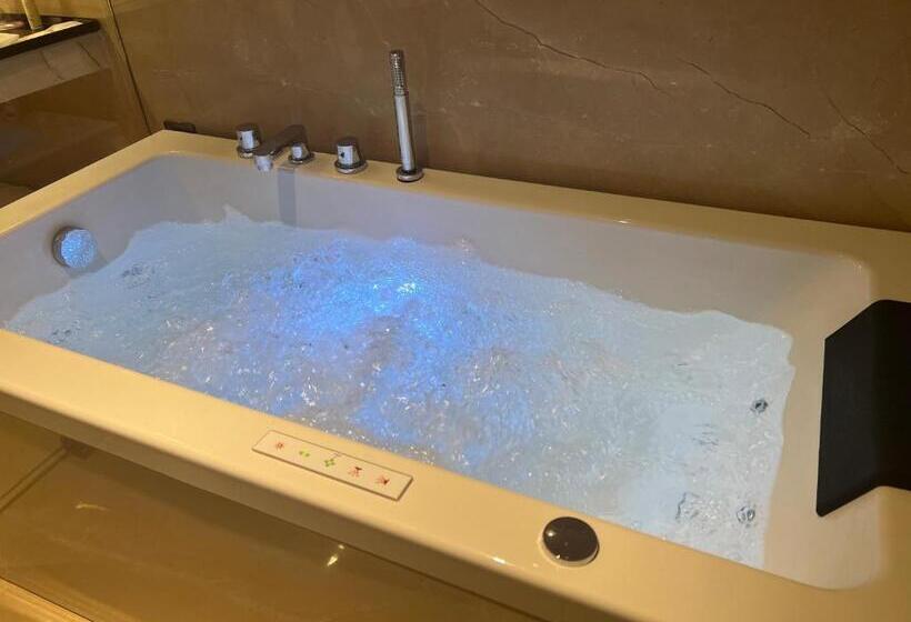 Президентский Люкс, Planet Hollywood Thane