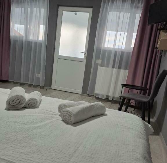 Номер Стандарт Вид на Горы, La Izvoare Pensiune Păstrăvărie